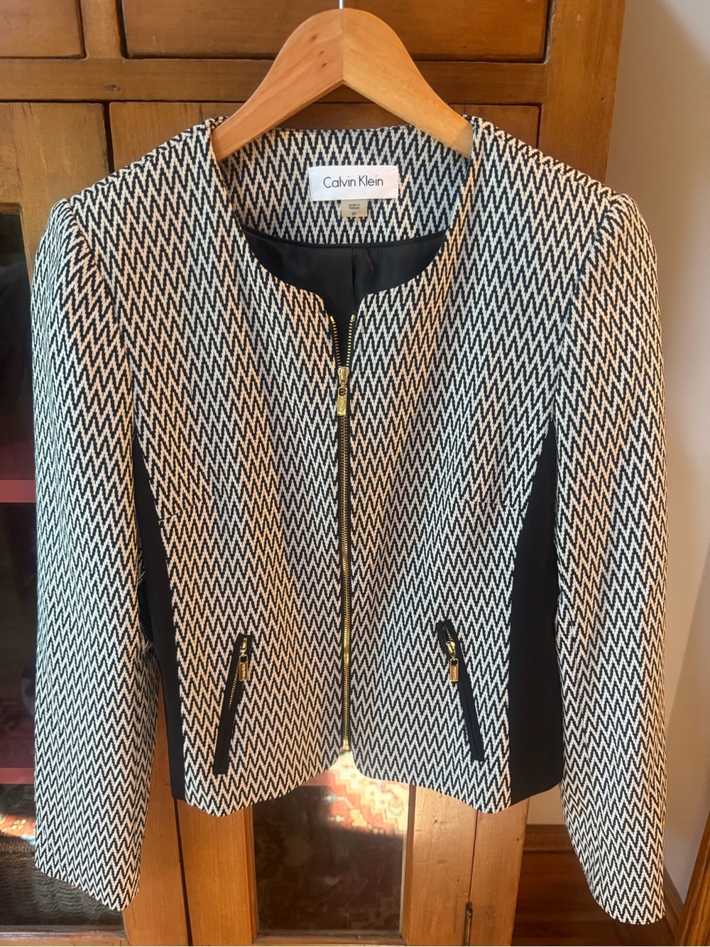 Calvin Klein Black & White Zigzag Zip-Front Women's Jacket